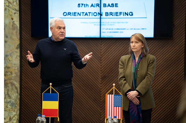 foto ambasadoarea sua a vizitat baza 57 aeriana de la mihail kogalniceanu 67589d101a3ab