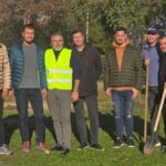 foto asociatia viitorul orasului tau continua actiunile de plantari in constanta locuitorii orasului invitati sa se implice alaturi de membrii asociatiei 674d5dc74a87a