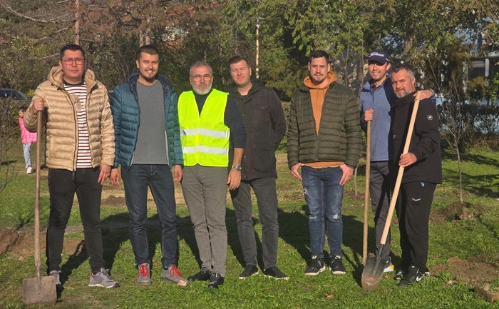 Asociația Viitorul Orașului Tău continuă acțiunile de plantări în Constanța. Locuitorii orașului sunt invitați să se implice alături de membrii asociației. 1 foto asociatia viitorul orasului tau continua actiunile de plantari in constanta locuitorii orasului invitati sa se implice alaturi de membrii asociatiei 674d5dc74a87a