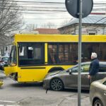 foto autobuz implicat intr un accident pe strada rascoalei din constanta 675c24036bf81