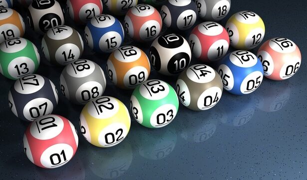 foto castigatoarea marelui premiu la loto 6 49 a venit sa ridice banii 6760078a30bda