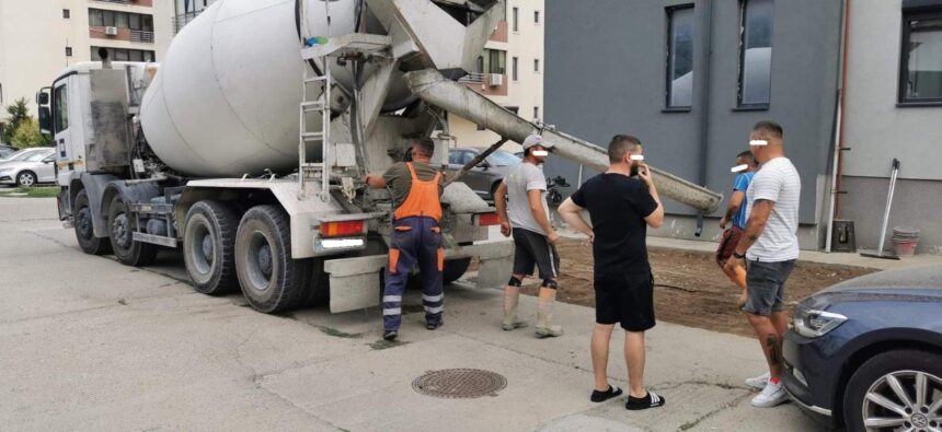 De la gazon la beton: Locatarii unui bloc din Tomis Plus au transformat spațiul verde în parcare ilegală. 1 foto de la gazon la beton locatarii unui bloc din tomis plus au transformat spatiul verde in parcare ilegala 67509c712f8ac
