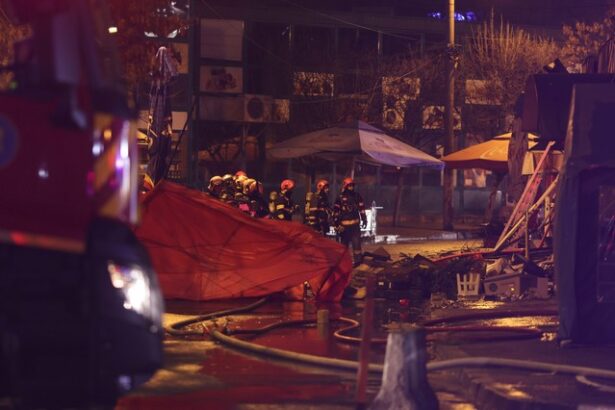 foto incendiu puternic la mai multe magazine din piata matache din capitala a fost emis mesaj ro alert din cauza degajarilor de fum 676658b94d4af