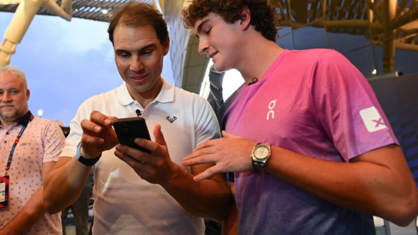 Joao Fonseca este noua senzație a tenisului masculin, aplaudat în picioare de Rafael Nadal. 1 foto joao fonseca e noua senzatie a tenisului masculin rafael nadal l a aplaudat in picioare 676943ce6587c