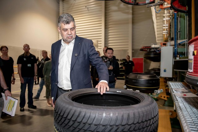 Nokian Tyres pregătește lansarea mega-investiției în România, preferată în dauna Rusiei. Experții străini au calculat avantajele pe care le va avea în țară, deși electricitatea este mai scumpă decât în Finlanda. 1 foto nokian tyres pregateste lansarea mega investitiei in romania preferata in dauna rusiei expertii straini au calculat ce avantaje va avea in tara desi electricitatea e mai scumpa ca in finlanda 676fa4ca979e0