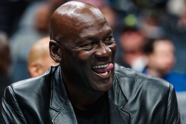foto palatul lui michael jordan s a vandut pentru doar 9 5 milioane de dolari noul proprietar a dat petrecere pe terenul de baschet 67716884a85fd
