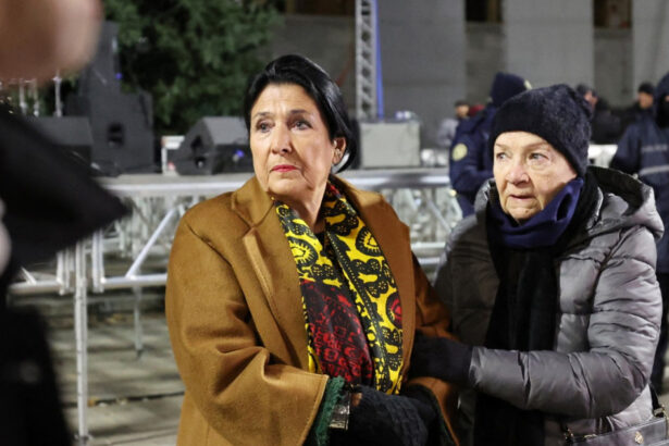 foto presedinta georgiei refuza sa paraseasca postul si cheama la noi proteste un parlament ilegitim nu poate alege un nou sef de stat 675dcfe73a37c
