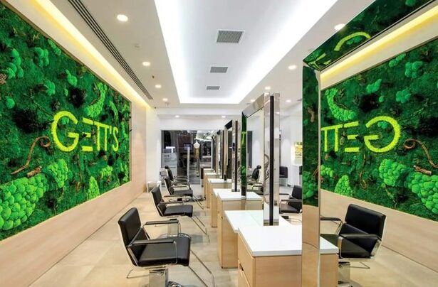 foto proprietarul unui salon de coafura din romania explica tendinta privind avansul de 50 care poate fi pierdut noi platim 50 din necazurile clientilor toti se vaita de acelasi lucru 675c04e4cdedd