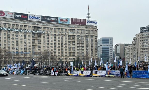 foto protest in piata victoriei al sindicatelor din penitenciare fata de ordonanta trenulet 67729faaa4c31