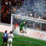 foto sevilla fc gest superb pentru cel ce a fost eroul de la sevilla 675343b8237c6