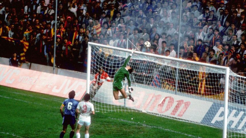 Sevilla FC, gest superb pentru cel ce a fost "Eroul de la Sevilla"! 1 foto sevilla fc gest superb pentru cel ce a fost eroul de la sevilla 675343b8237c6