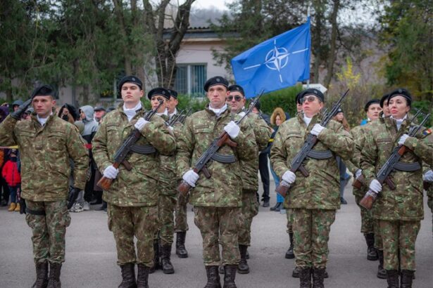 foto sute de soldati profesionisti rezervisti si subofiteri din constanta si tulcea au depus azi juramantul militar 675c61353d54e