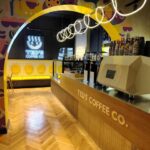 Vasi Andreica, fondatorul TED’s Coffee, atenționează: Să ceri 5 euro pe un cappuccino în oraș mi se pare strigător la cer. Prețurile nu mai au contact cu realitatea, au luat-o razna, se va răsfrânge împotriva noastră. Pe noi ne-a costat deja! 2 foto vasi andreica fondatorul teds coffee atentioneaza sa ceri 5 euro pe un cappuccino in oras mi se pare strigator la cer preturile nu mai au contact cu realitatea au luat o razna se v 674e5048e6ca3