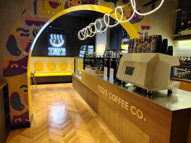Vasi Andreica, fondatorul TED’s Coffee, atenționează: Să ceri 5 euro pe un cappuccino în oraș mi se pare strigător la cer. Prețurile nu mai au contact cu realitatea, au luat-o razna, se va răsfrânge împotriva noastră. Pe noi ne-a costat deja! 1 foto vasi andreica fondatorul teds coffee atentioneaza sa ceri 5 euro pe un cappuccino in oras mi se pare strigator la cer preturile nu mai au contact cu realitatea au luat o razna se v 674e5048e6ca3