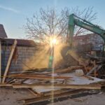 foto video a inceput demolarea capelei mortuare de pe strada stefanita voda conflicte intre autoritati si parohie 67626ff1ab089