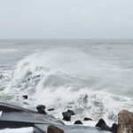 La Mangalia, Marea Neagră fierbe pe furtună 3 foto video la mangalia fierbe marea neagra pe furtuna 676e9290b1c9d