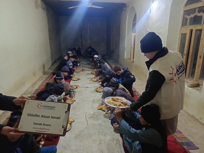 foto video o cunoscuta avocata din constanta masa pentru o suta de copii din africa si afganistan cu o mana primim de la divinitate iar cu cealalta dam mai departe 676f818e39764