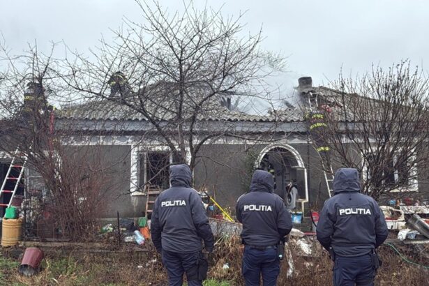 foto video tragedie in dimineata de craciun un barbat de 70 de ani din judetul tulcea gasit decedat dupa ce casa i a luat foc 676bbaf2a49bc