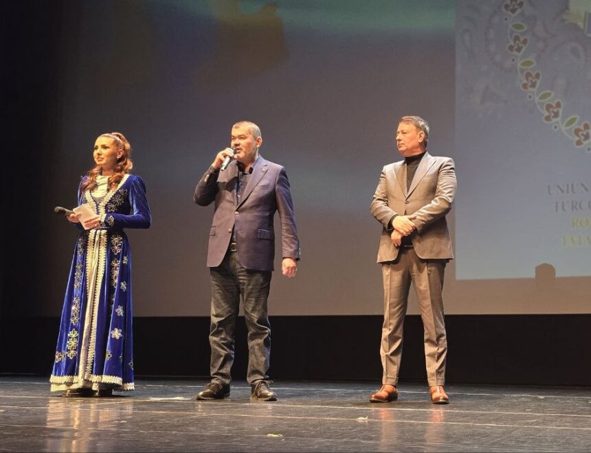 UDTTMR a organizat, de Ziua Etniei Tătare, un spectacol artistic susținut de ansamblurile de dansuri tradiționale tătărești din județul Constanța 1 foto video udttmr a organizat de ziua etniei tatare un spectacol artistic sustinut de ansamblurile de dansuri traditionale tataresti din tot judetul constanta 675caa78a1e39