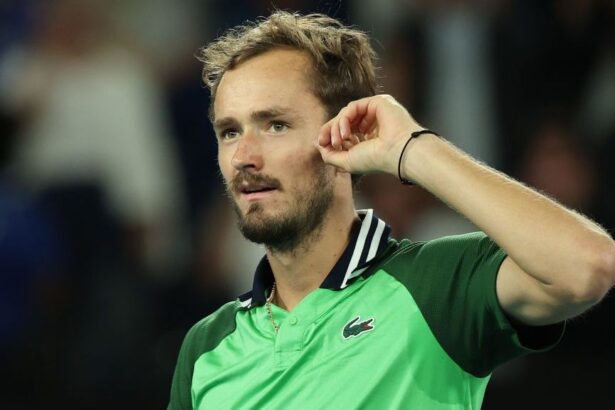 galerie foto iubesc banii medvedev 5 atp a dezvaluit pentru ce suma s ar lasa de tenis instant 676002445888d