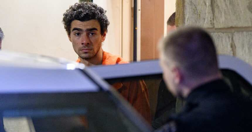 Familia puternică de italieni din spatele lui Luigi Mangione, tânărul suspectat de uciderea unui director de asigurări din New York 1 galerie foto puternica familie de italieni din spatele lui luigi mangione tanarul suspectat de uciderea unui director de asigurari din new york 675e6e25c8a21