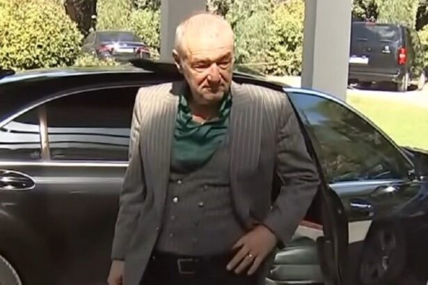 gigi becali a vrut sa isi deschida o banca a pus pe masa 30 de milioane de euro 674c2db0bc2d3