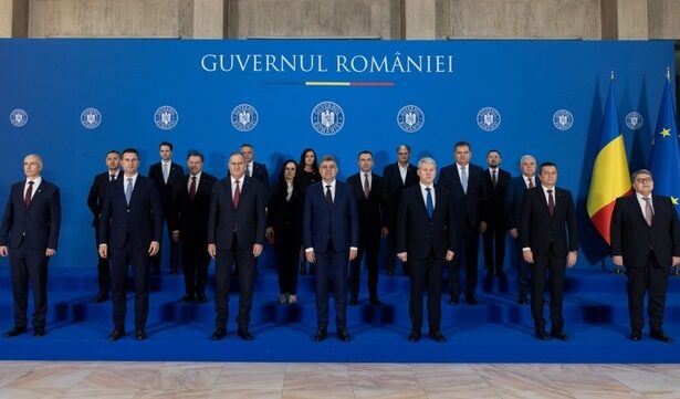 guvernul a adoptat ordonanta trenulet cu majorari de taxe reducerea pragului la microintreprinderi taxa pe stalp inghetari de pensii si salarii 67729c2576f89