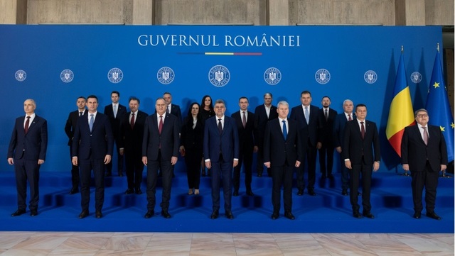 guvernul a adoptat ordonanta trenulet cu majorari de taxe reducerea pragului la microintreprinderi taxa pe stalp inghetari de pensii si salarii 67729c2576f89