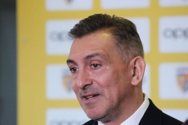 ilie dumitrescu a reactionat cand a auzit ce scuza a gasit dan petrescu pentru esecul cu u cluj cam asta e 675766016e34d
