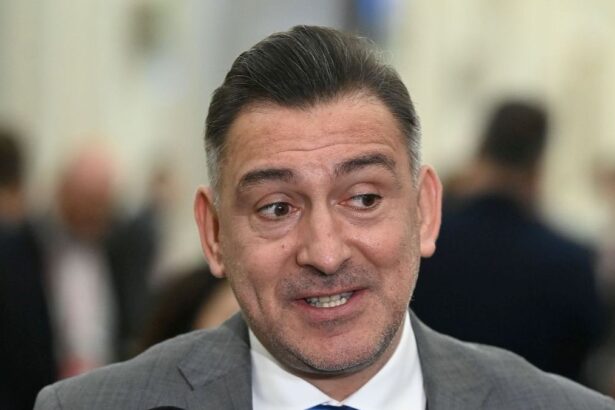 ilie dumitrescu a urmarit primele 45 de minute din dinamo rapid si a fost sincer el e cel mai periculos 676869df592de