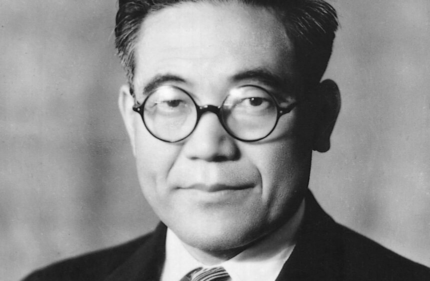 Kiichiro Toyoda, fondatorul Toyota. Motivul pentru care Toyoda a fost schimbat în Toyota: un nume mai scurt aduce noroc în Japonia. 1 kiichiro toyoda fondatorul toyota de ce toyoda a devenit toyota pentru ca numele mai scurt aduce noroc in japonia 676446deae95e