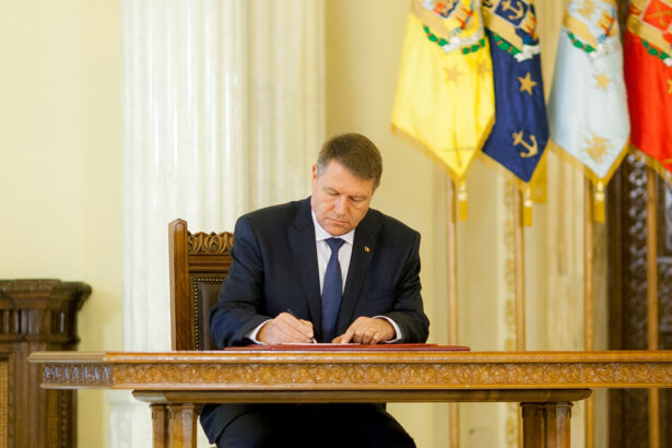 klaus iohannis ataca la ccr legea de aprobare a ordonantei privind amnistia fiscala 676587ef3ae9d