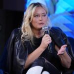 Laura Cosoi, apariție spectaculoasă la un eveniment monden după cea de-a patra naștere. 2 laura cosoi aparitie spectaculoasa la un eveniment monden actrita s a refacut complet dupa cea de a patra nastere 675bdf4caa64e