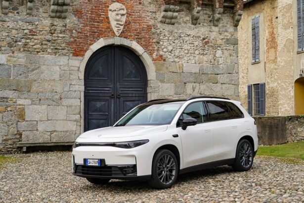 leapmotor lanseaza primul automobil hibrid in europa pentru a ocoli taxele vamale 676a462782091