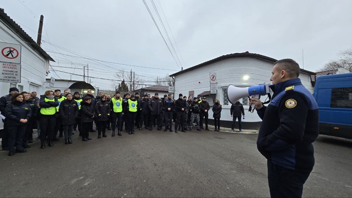 Protest la Penitenciarul Poarta Albă: Haideți să le demonstrăm că fără noi nu pot duce acest sistem 1 live foto video protest la penitenciarul poarta alba haideti sa le demonstram ca fara noi nu pot duce acest sistem 67723de275bc7