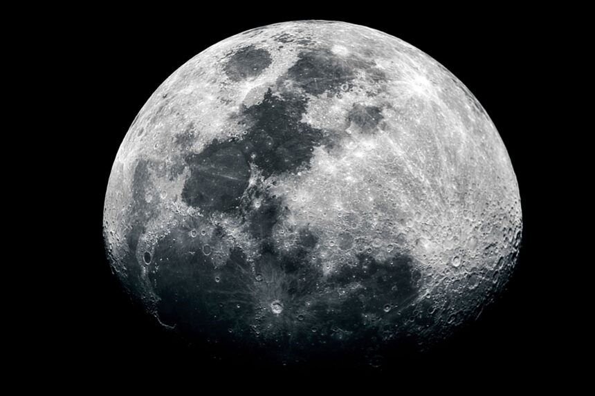 Luna ar putea fi cu 100 de milioane de ani mai veche decât estimările anterioare 1 luna ar putea fi mai veche cu 100 de milioane de ani decat s a crezut pana acum 67652f28a528e