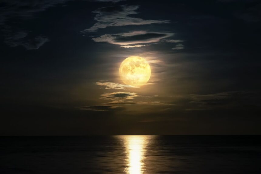 luna neagra evenimentul astronomic foarte rar care incheie anul 2024 677314879fcf9
