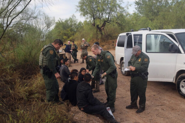 marii donatori din campania lui trump care s au plans de invazia imigrantilor ar fi folosit ilegal muncitori mexicani 6765a8753da23