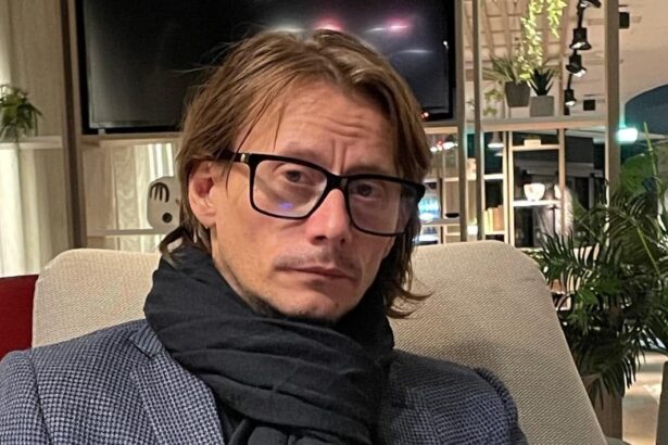 marius manole apel pentru romani de ziua nationala a romaniei nu si fac chip cioplit dintr un diavol coborat pe pamant in chip de inger 674c6fe809f67
