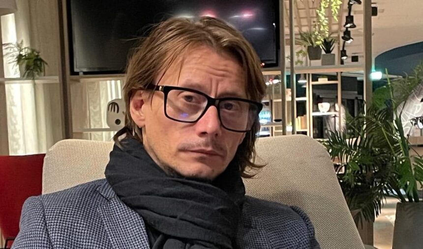 marius manole apel pentru romani de ziua nationala a romaniei nu si fac chip cioplit dintr un diavol coborat pe pamant in chip de inger 674c6fe809f67