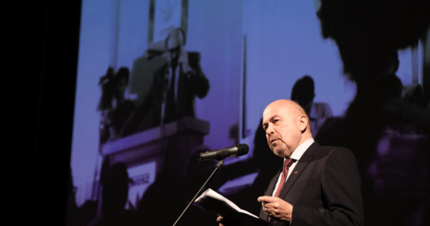 Marko Bela: Coaliția e neobișnuită, deoarece nu se bazează pe ideologie. Îmi amintește de momentul 1996. 1 marko bela coalitia e neobisnuita pentru ca nu se bazeaza pe ideologie imi aminteste de momentul 1996 675d122f07d19