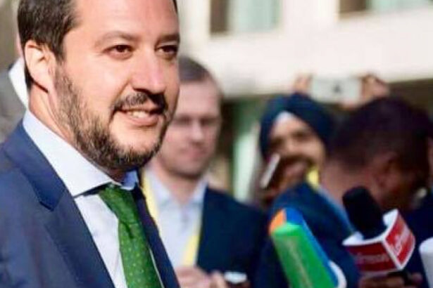 matteo salvini a fost achitat in 2019 vicepremierul italian a blocat o nava cu peste 100 de migranti in mijlocul marii 6765f12fd21fd