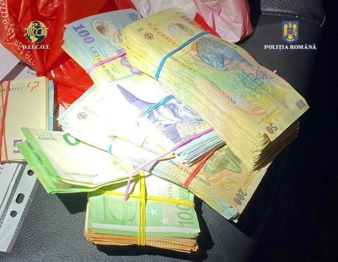 Membrii grupului infracțional de la Mangalia, conduși de Raim & Co, acuzați de proxenetism și spălare de bani, au obținut libertate deplină: au scăpat de controlul judiciar. 1 membrii grupului infractional de la mangalia in frunte cu raim co acuzati de proxenetism si spalare de bani au libertate deplina au scapat de controlul judiciar 6764c68f7aa1d