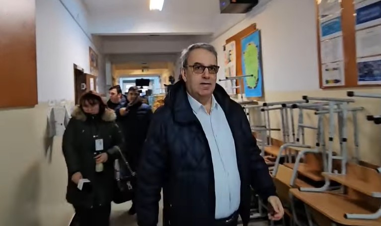 Mesajele ascunse ale primarului Chițac: „Vom şti la finalul zilei care dintre cele două tabere este mai puternică. Trebuie să reducem funcţionarea statului” 1 mesajele ascunse ale primarului chitac vom sti la finalul zilei care dintre cele doua tabere este mai puternica trebuie sa reducem functionarea statului 674c8805a6817