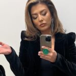 mesajul postat de maria popovici pe net dupa ce a fost fotografiata alaturi de un barbat misterios urati mi succes m am intors la treaba 67570d481e054