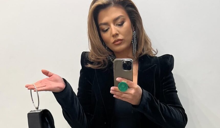 mesajul postat de maria popovici pe net dupa ce a fost fotografiata alaturi de un barbat misterios urati mi succes m am intors la treaba 67570d481e054