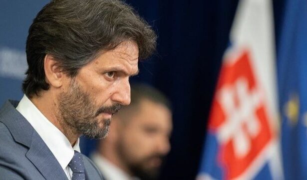 ministrul slovac al apararii indeamna ucraina sa ia in considerare concesii teritoriale pentru ca razboiul sa inceteze imediat 677271deda3f5