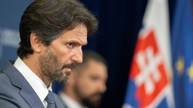 Ministrul slovac al Apărării îndeamnă Ucraina să considere concesii teritoriale pentru ca "războiul să înceteze imediat" 1 ministrul slovac al apararii indeamna ucraina sa ia in considerare concesii teritoriale pentru ca razboiul sa inceteze imediat 677271deda3f5