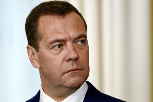 multe lucruri se intampla la londra medvedev ameninta dupa asasinarea generalului kirillov ca oficialii nato sunt tinte legitime 6762baf133ca9