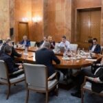 Negocieri pentru formarea Guvernului: Noul Executiv ar urma să aibă maximum 16 ministere, iar numărul secretarilor de stat va fi redus substanțial - surse. 2 negocieri pentru formarea guvernului noul executiv ar urma sa aiba maximum 16 ministere numarul secretarilor de stat redus substantial surse 6759a514eb6c3